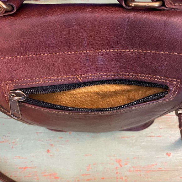 Dark brown leather men’s rustic explorer crossbody messenger satchel sling bag - Picture 7 of 14